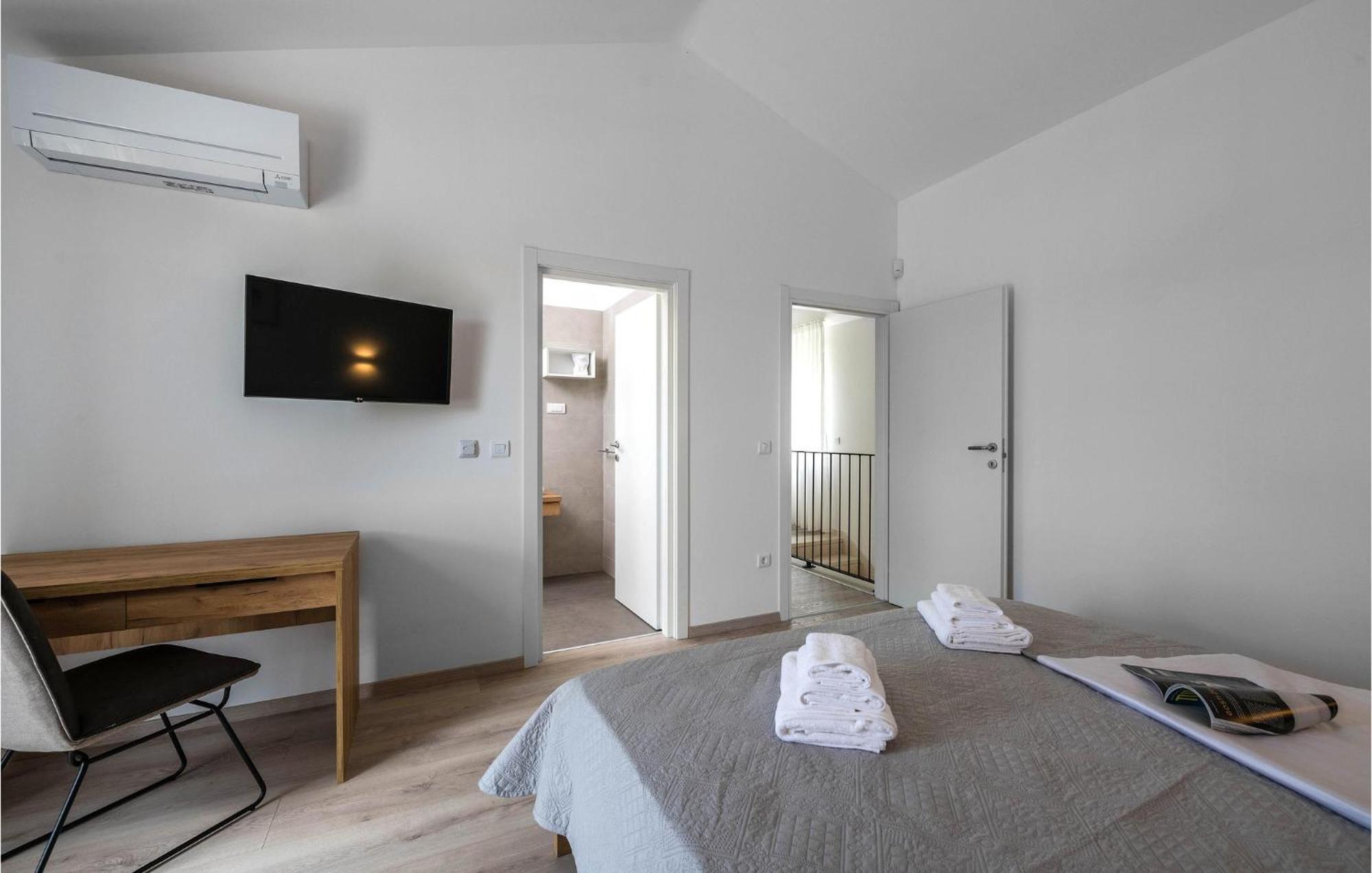 Stunning Home In Barban With Wifi Exteriör bild
